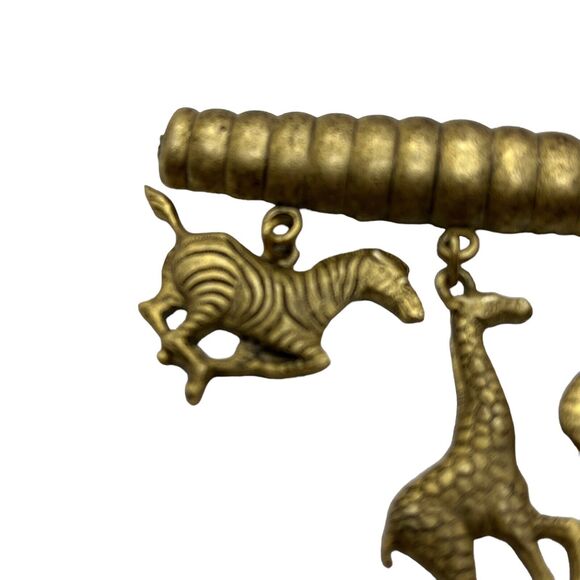 Safari Animal Pin Bar Brooch Vintage Gold Tone Dangling Elephant Giraffe Zebra - Picture 4 of 16